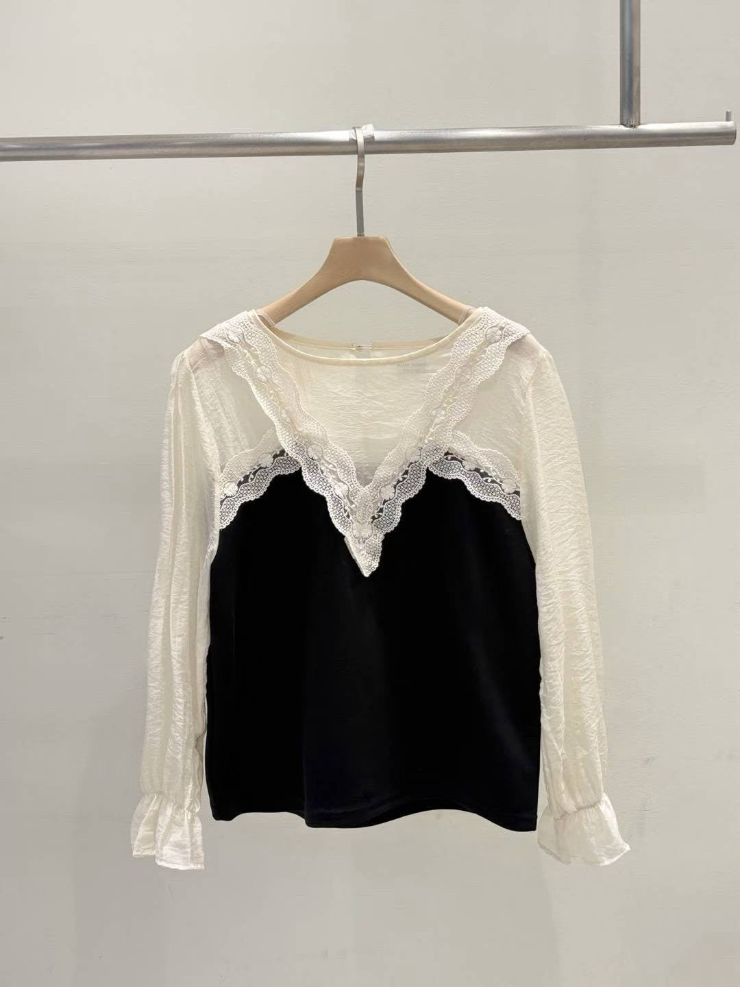 10B113 前襟V領蕾絲拚袖雪紡上衣