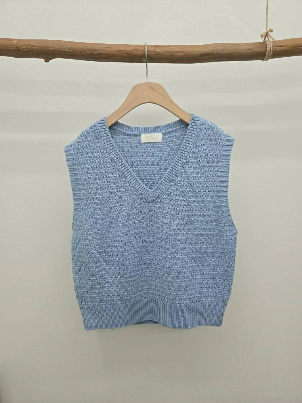 10C217 菱格紋V領針織背心