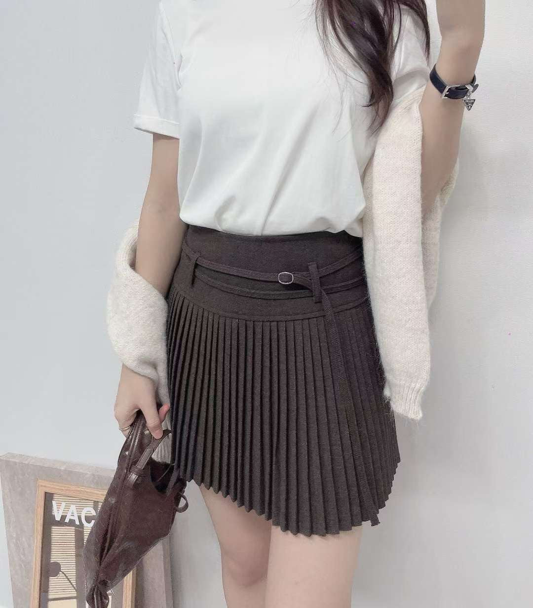 10D102 毛呢細百褶短褲裙