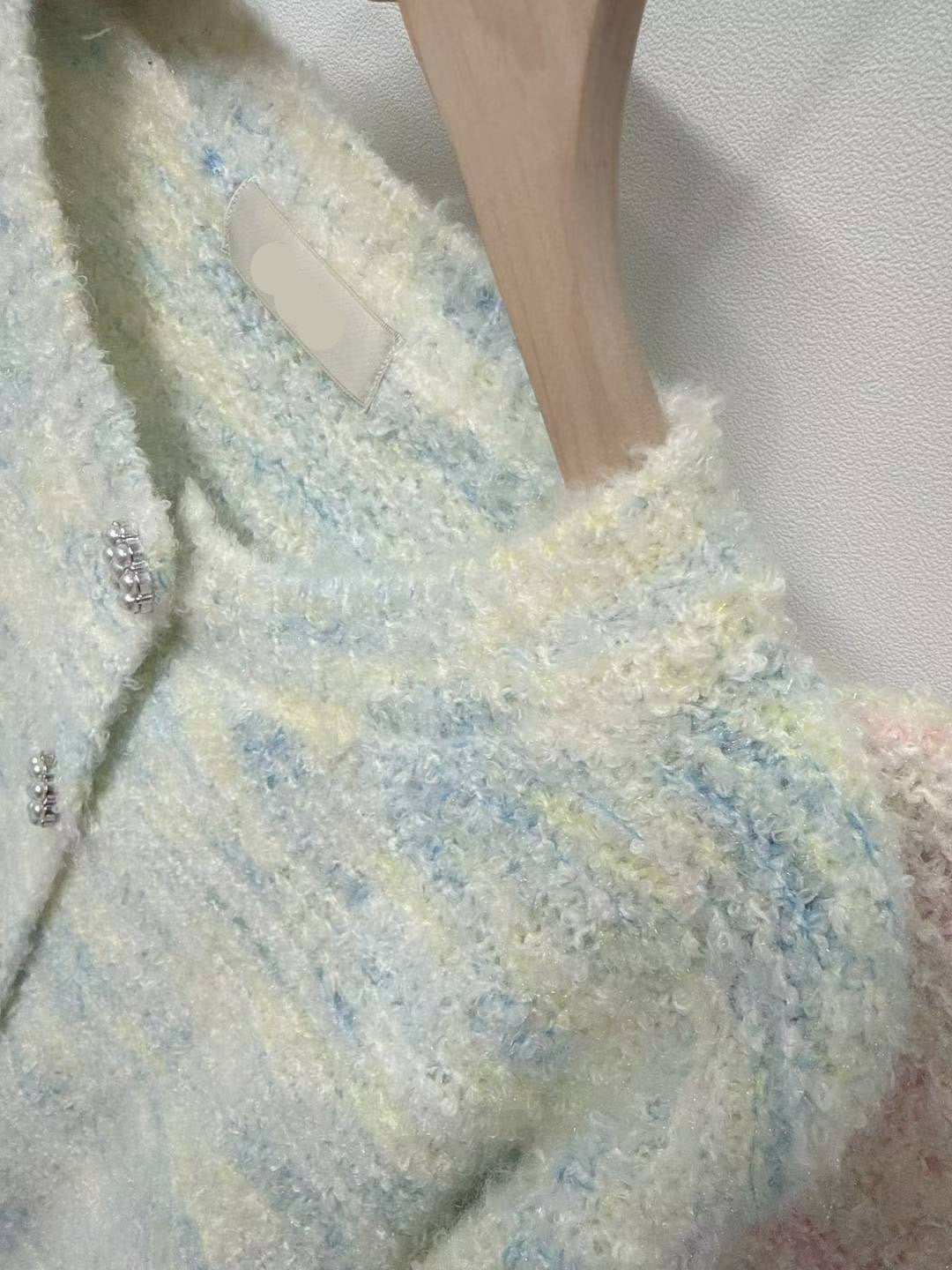 10D111 混色棉花糖珍珠扣針織外套