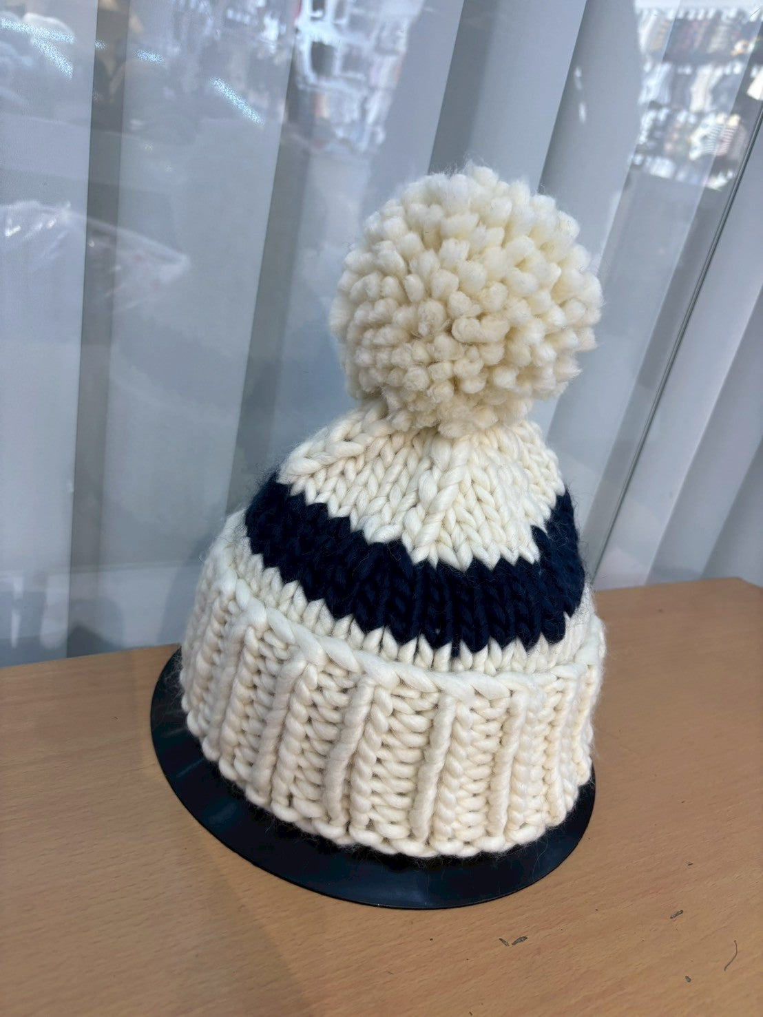 12C210 線條粗毛線毛球帽