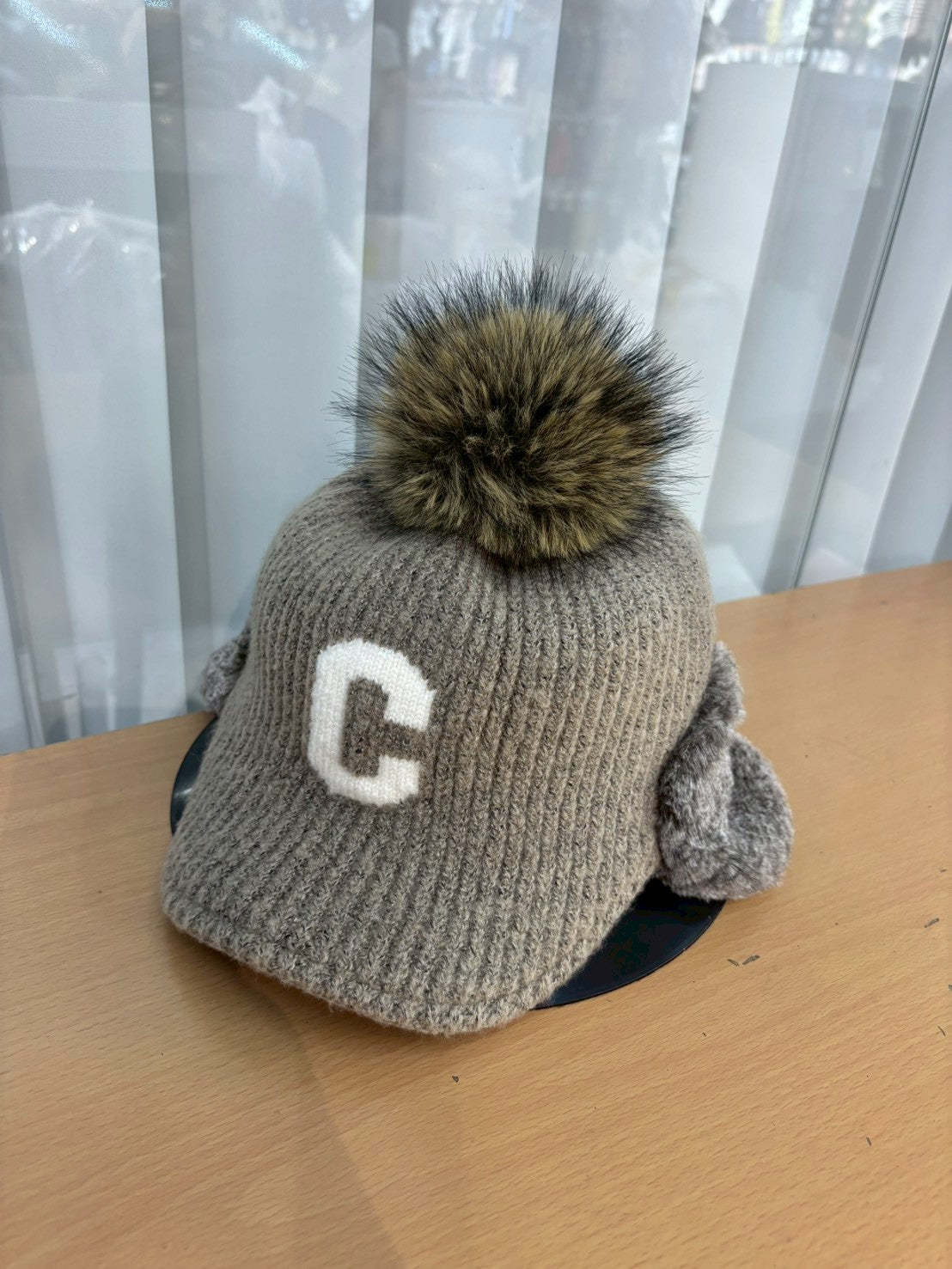 12C204 遮耳毛球C字針織棒球帽