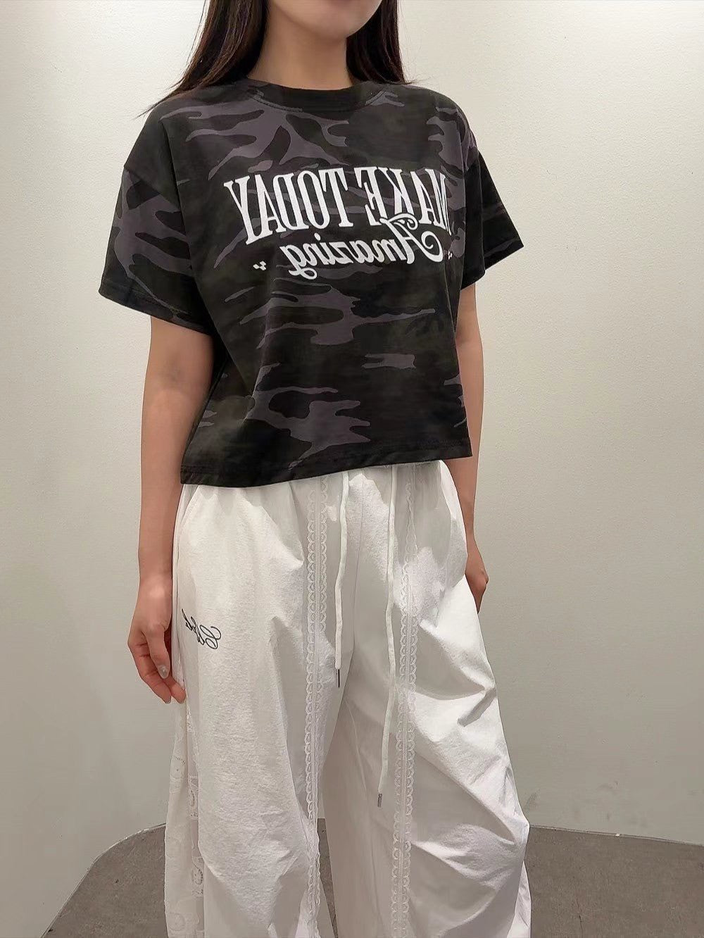 7A111 涼感迷彩字母短版T