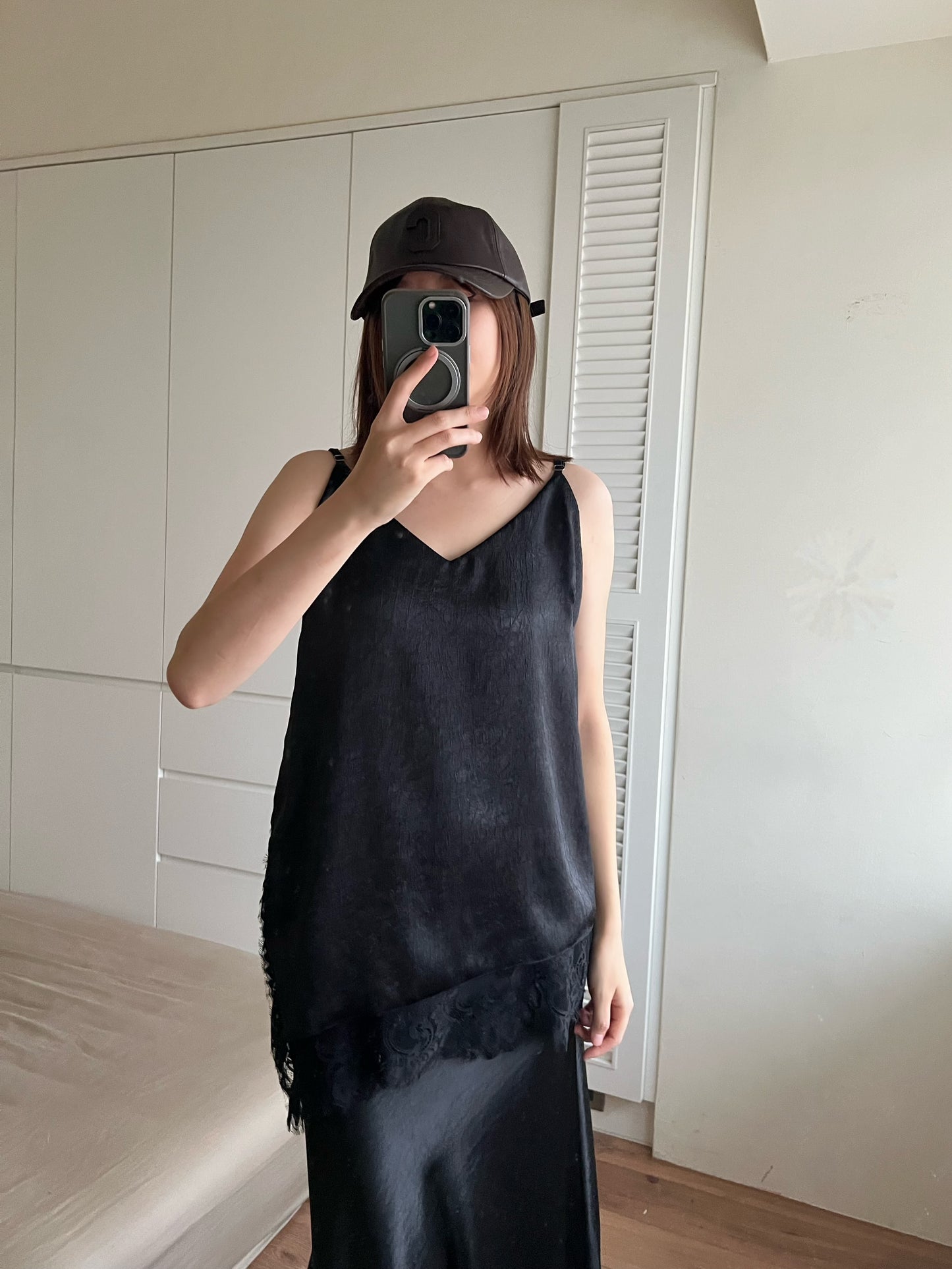 ST4528 細帶拚蕾絲緞面背心