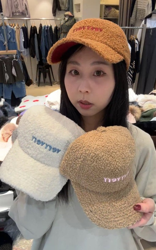 1C213 羔羊毛棒球帽