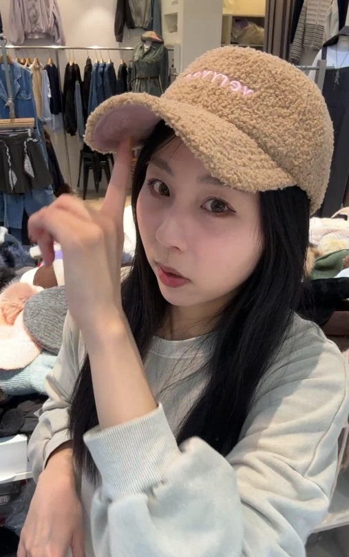 1C213 羔羊毛棒球帽