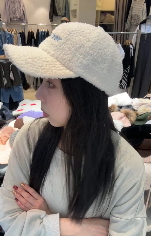 1C213 羔羊毛棒球帽