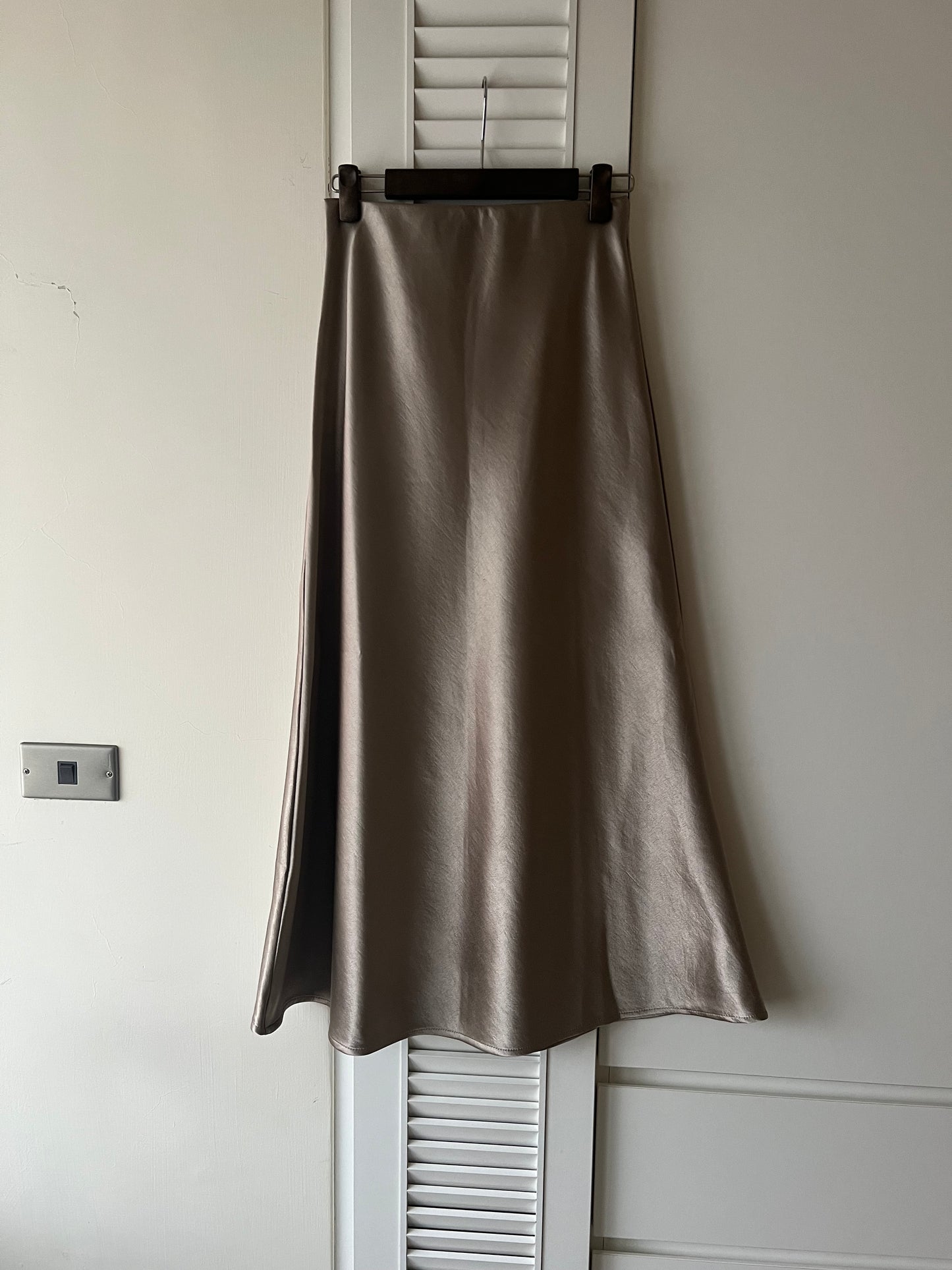 KL1045 珠光緞面長裙