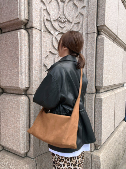 10D121 領子縮腰拉鍊皮外套