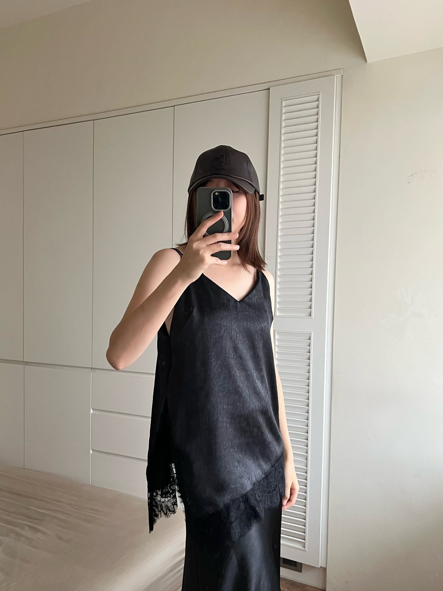 ST4528 細帶拚蕾絲緞面背心