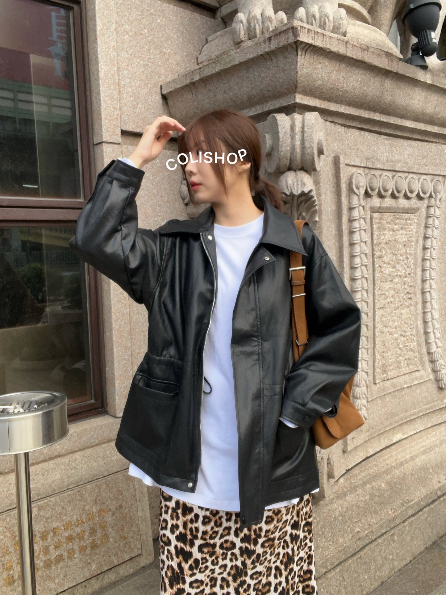 10D121 領子縮腰拉鍊皮外套