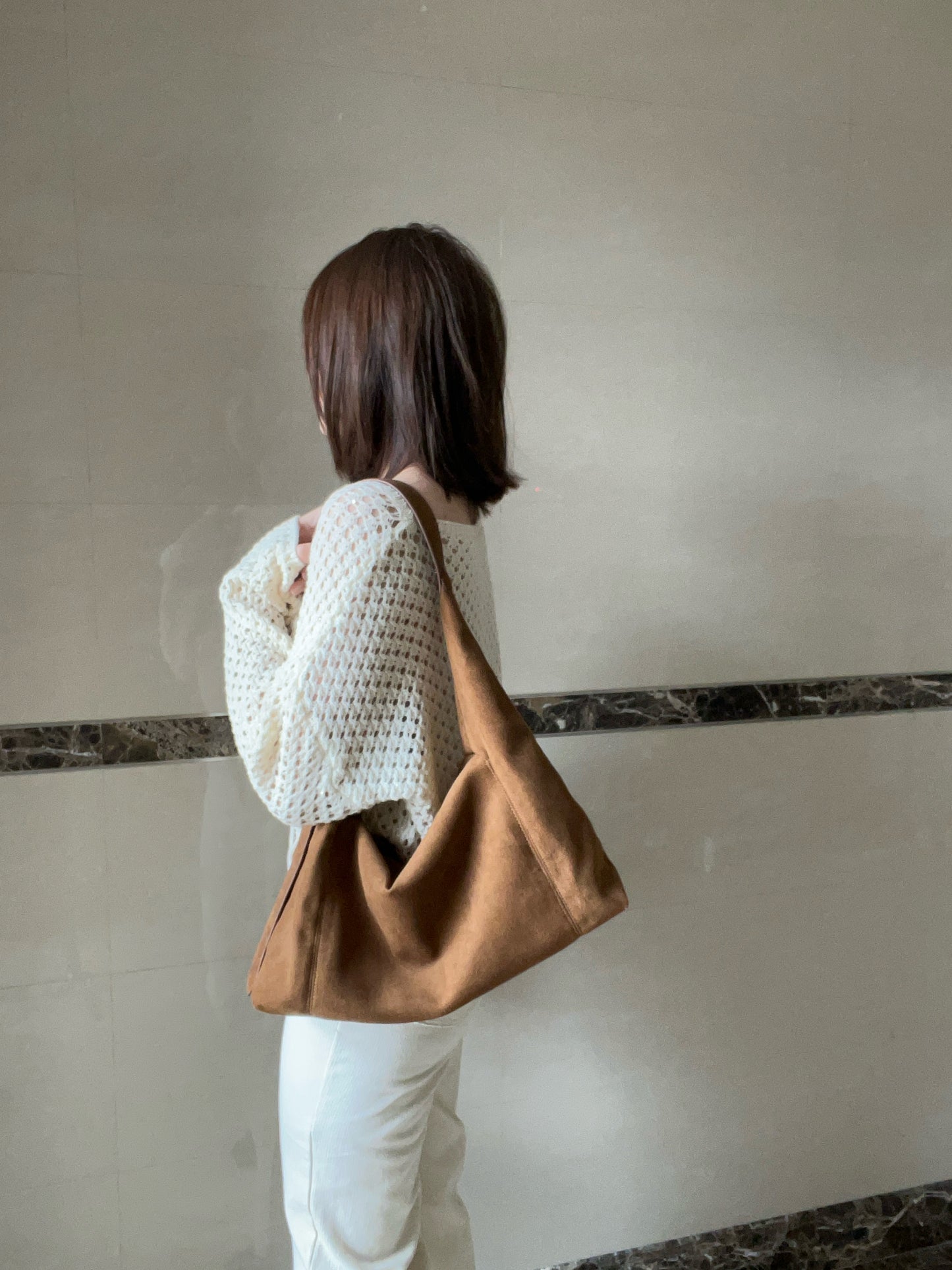 BA019 麂皮中型側背包