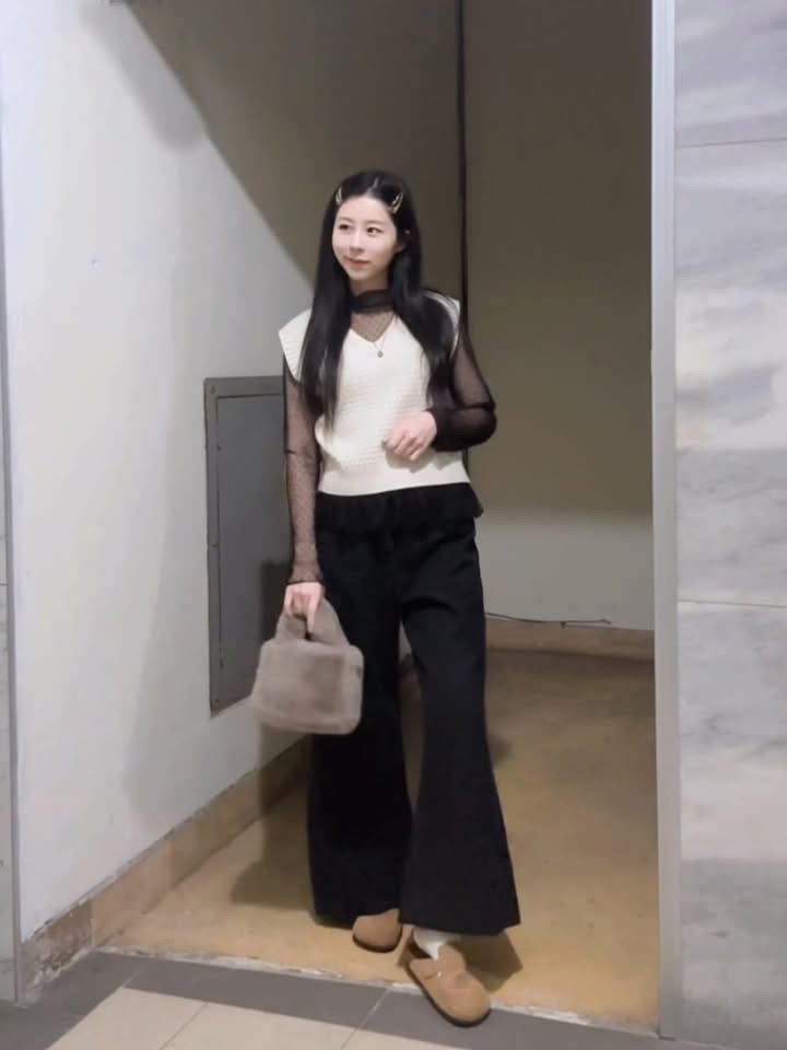 ST4527 點點網紗立領荷葉上衣