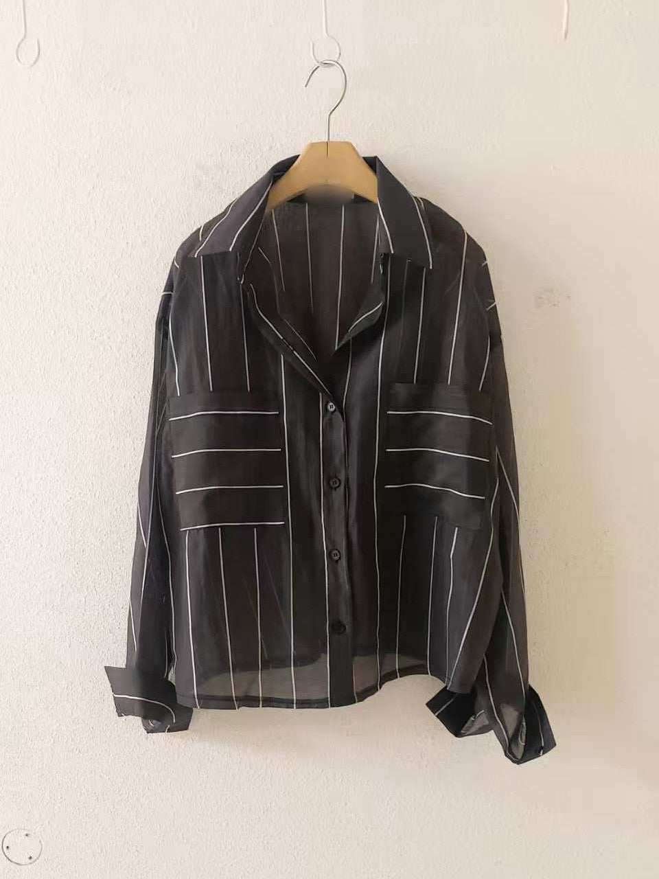 10A211 透膚感細條紋短版襯衫