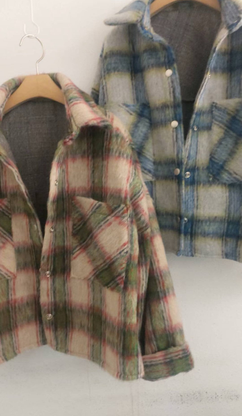 10A208 毛鬚感格紋襯衫外套