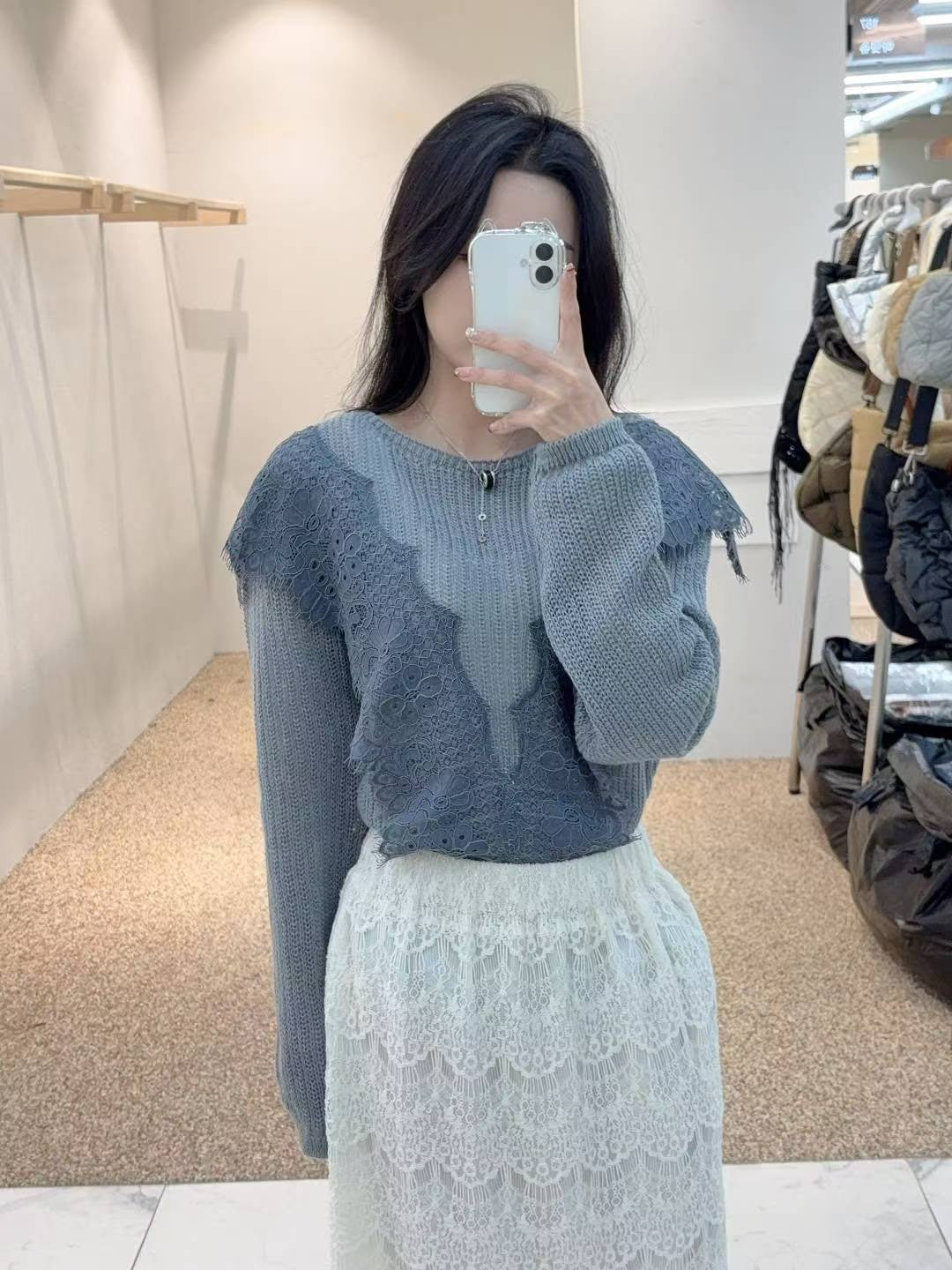 10B115 大V蕾絲圓領針織衫