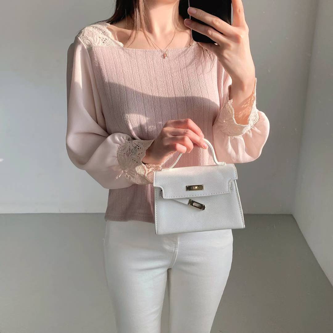 10B104 異材質方領肩蕾絲上衣