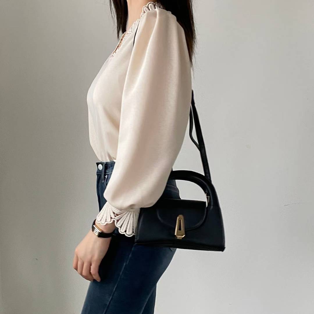 10B118 花瓣蕾絲領花苞袖雪紡上衣