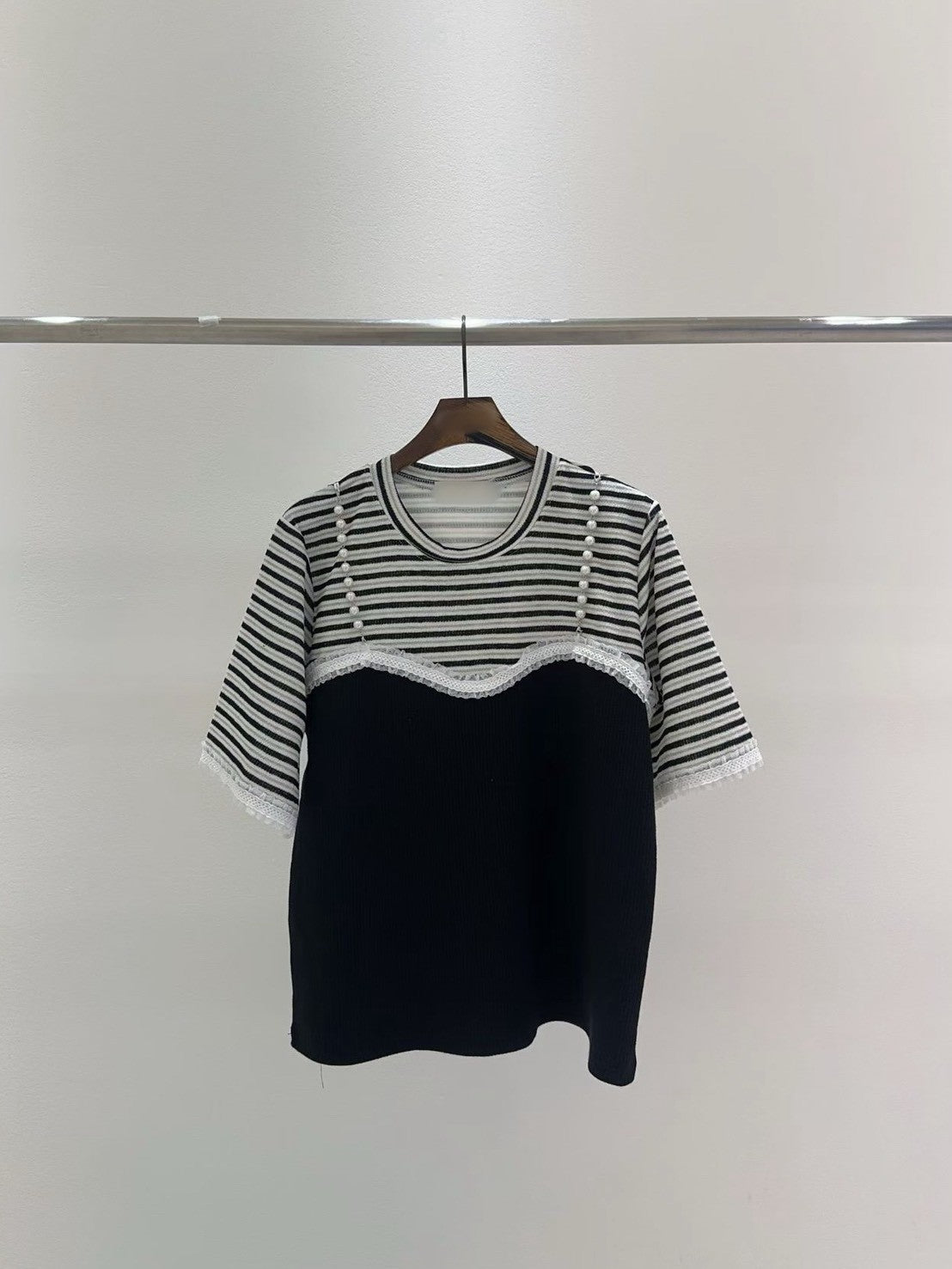 10B215 橫條珍珠肩帶異材質馬甲上衣