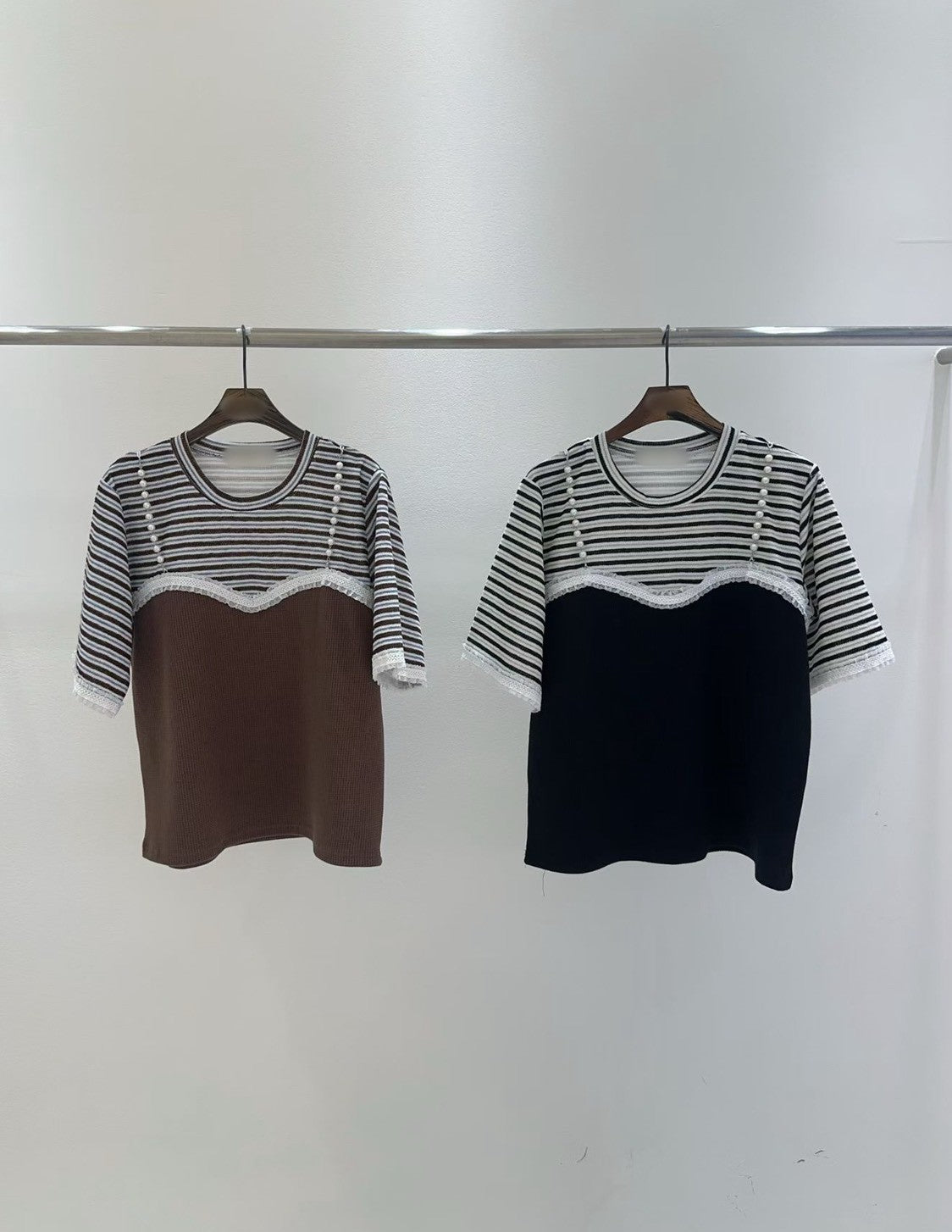 10B215 橫條珍珠肩帶異材質馬甲上衣