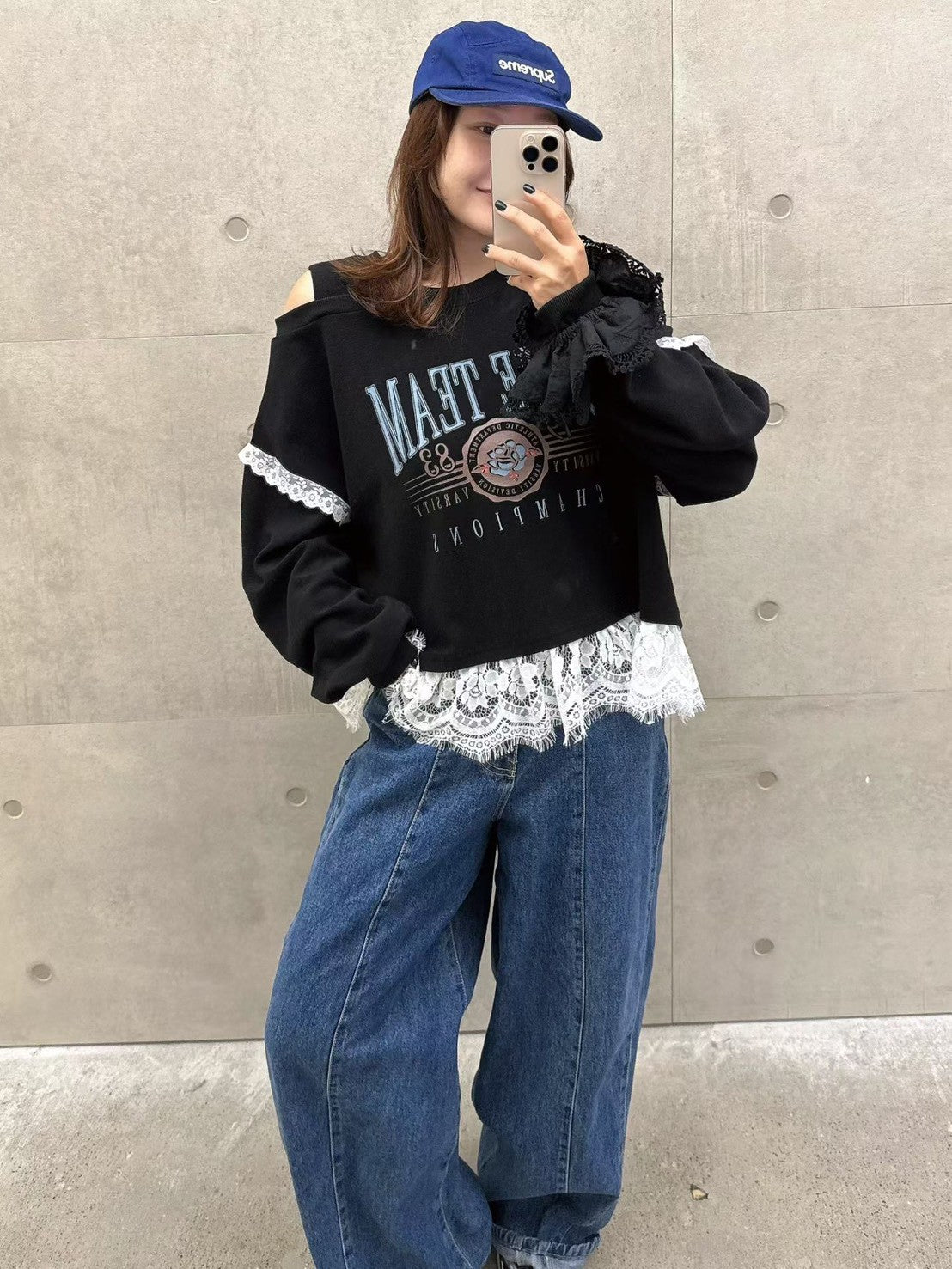 10B202 下擺蕾絲肩挖空薄棉上衣