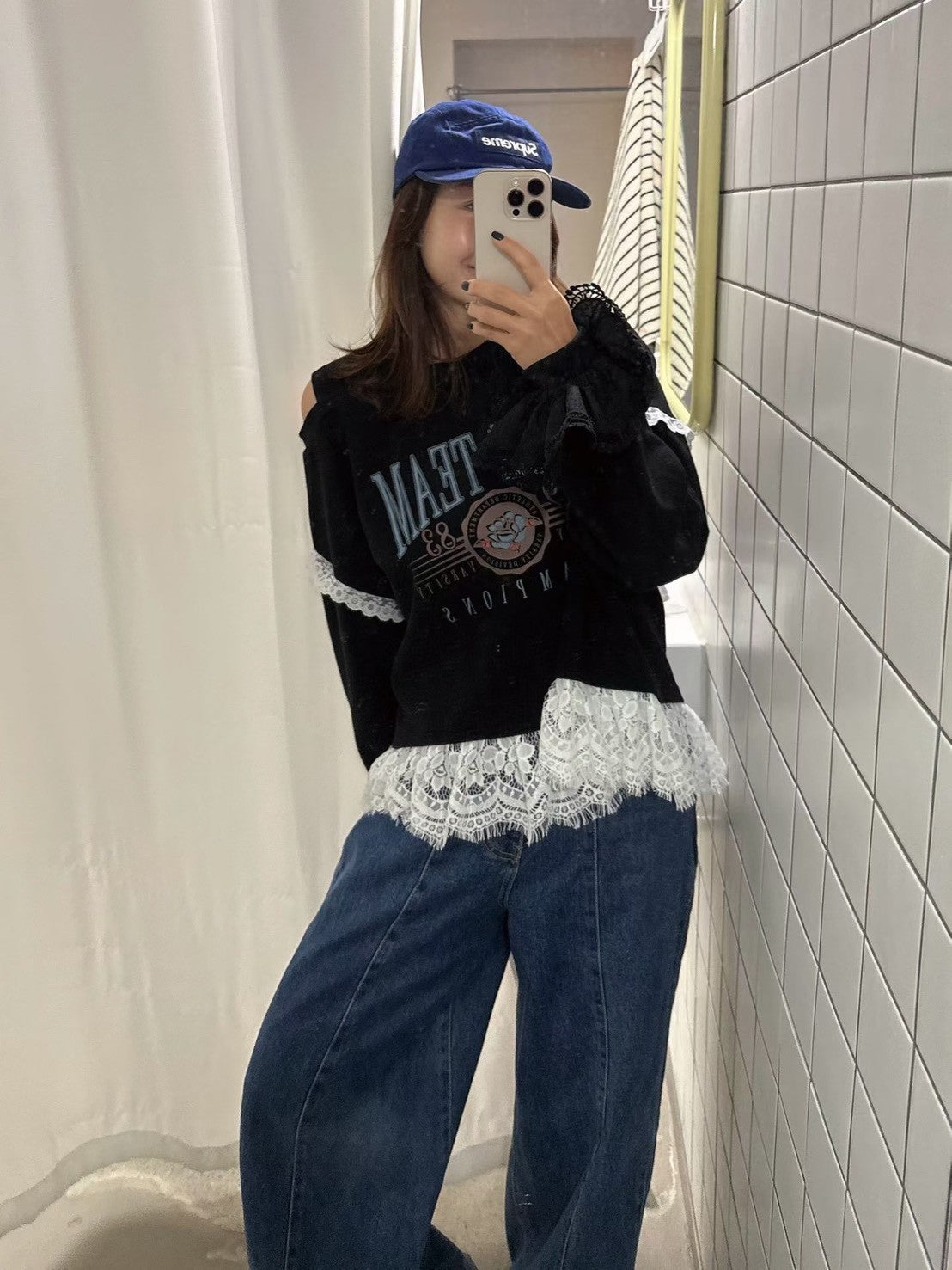 10B202 下擺蕾絲肩挖空薄棉上衣