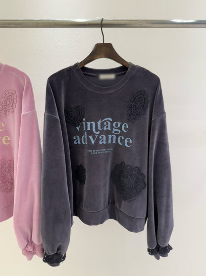 10B205 絨面字母拼蕾絲花朵上衣