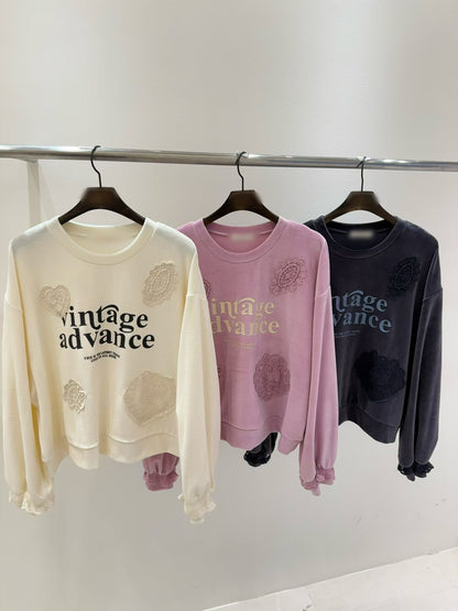 10B205 絨面字母拼蕾絲花朵上衣