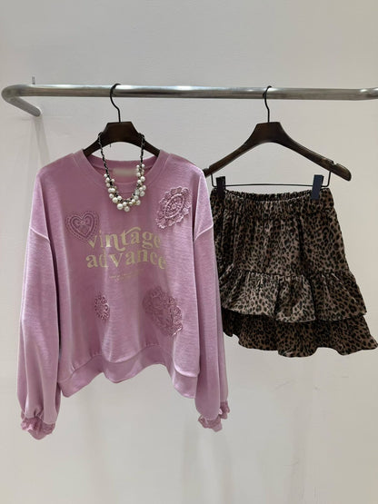 10B205 絨面字母拼蕾絲花朵上衣