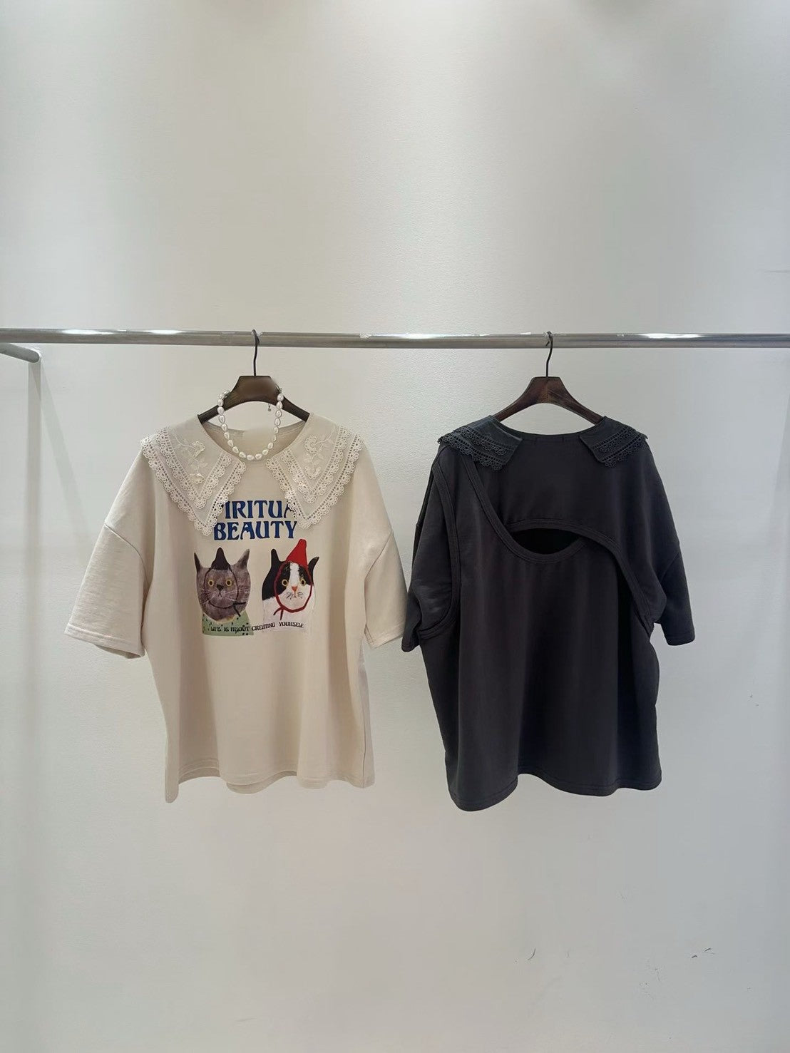 10B201 蕾絲領貓咪後簍空短袖T