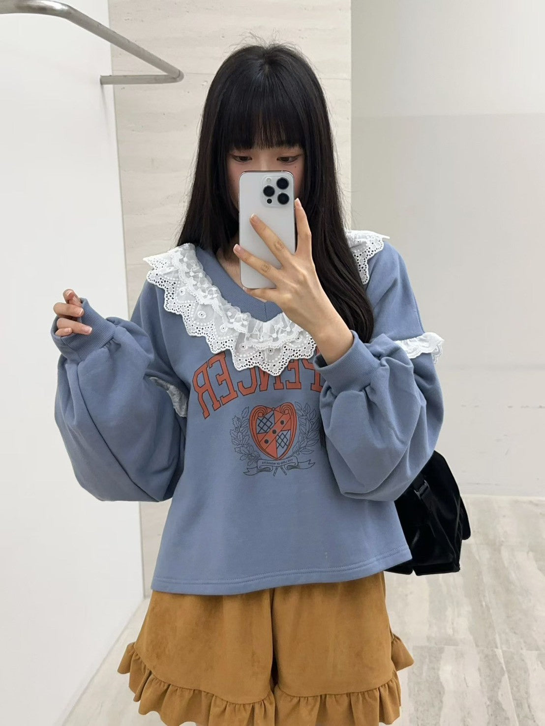 10B208 V領白色布蕾絲衛衣