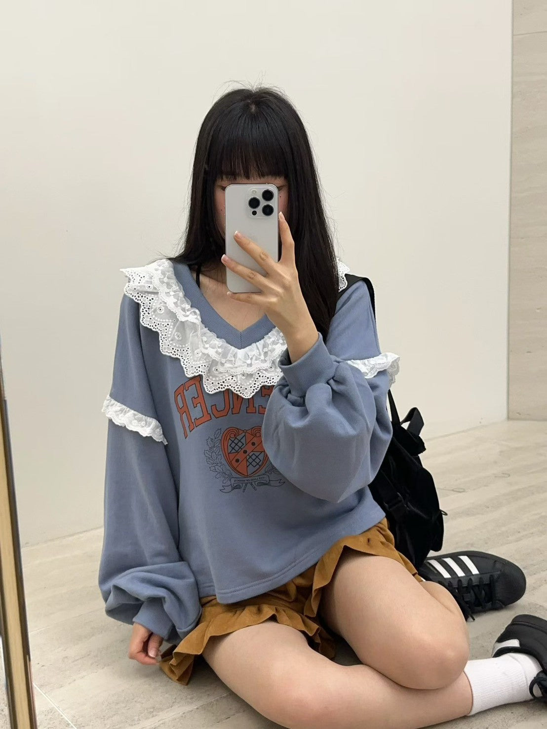 10B208 V領白色布蕾絲衛衣