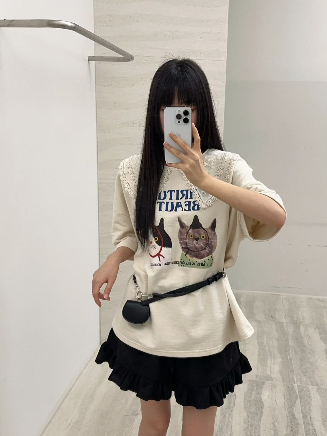 10B201 蕾絲領貓咪後簍空短袖T