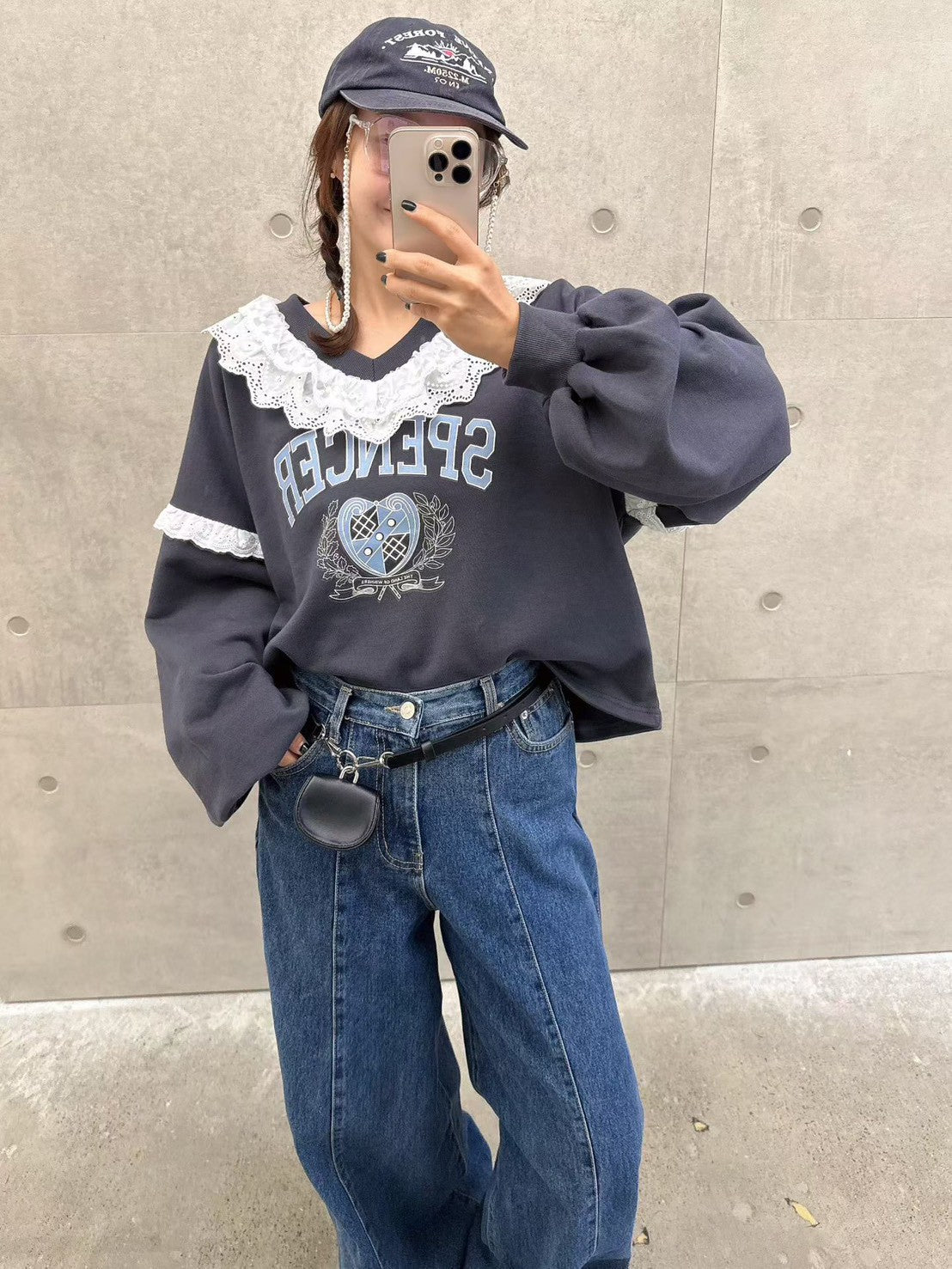 10B208 V領白色布蕾絲衛衣