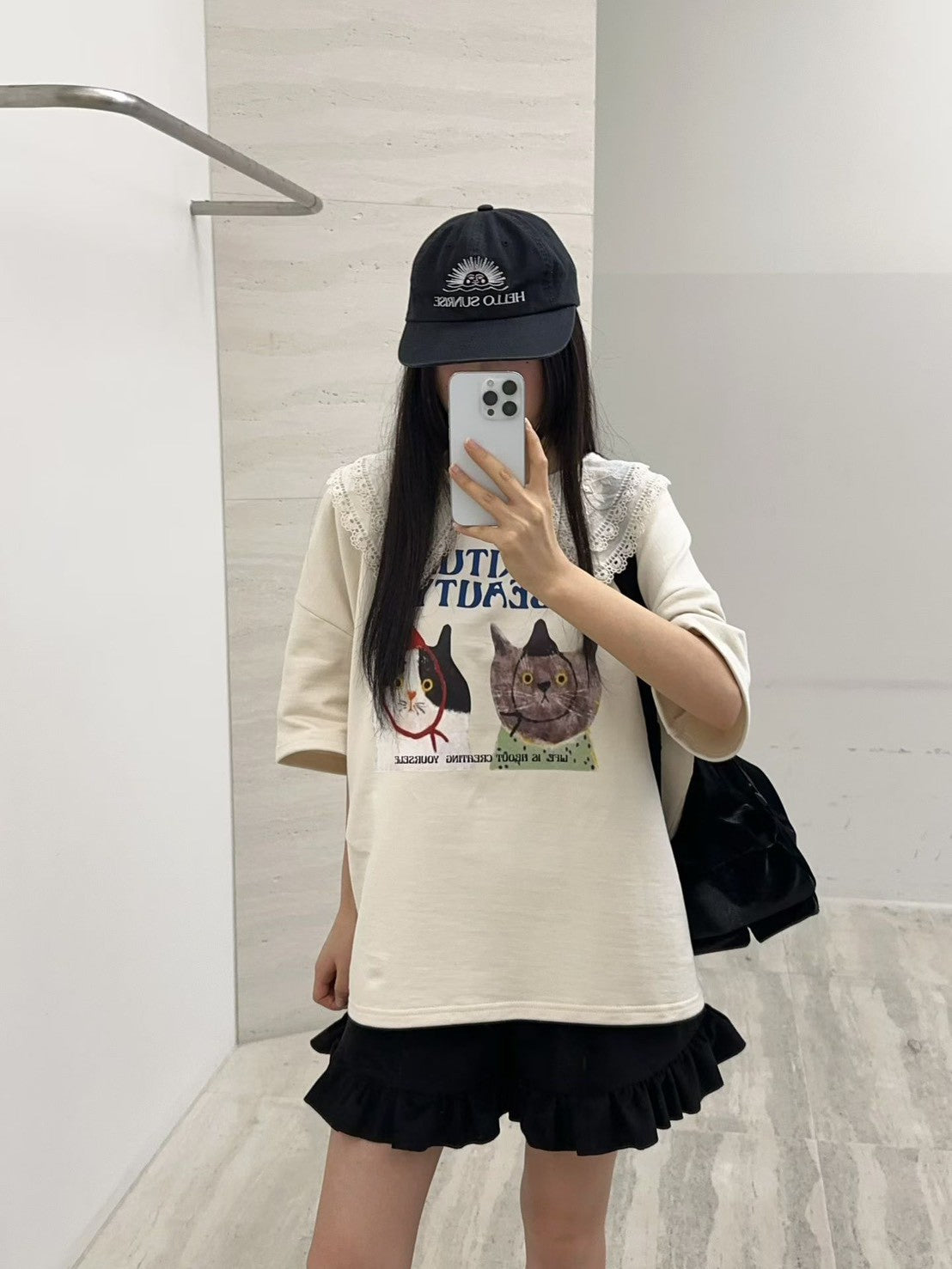 10B201 蕾絲領貓咪後簍空短袖T