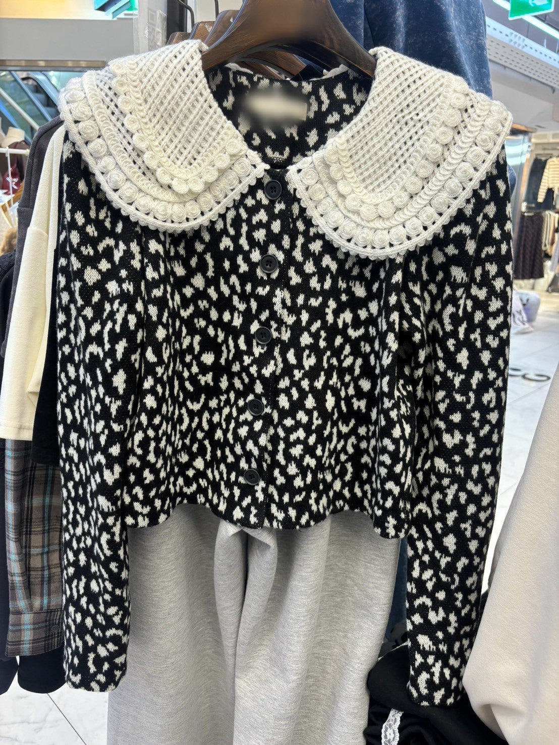 10B218 蕾絲大圓領豹紋針織外套