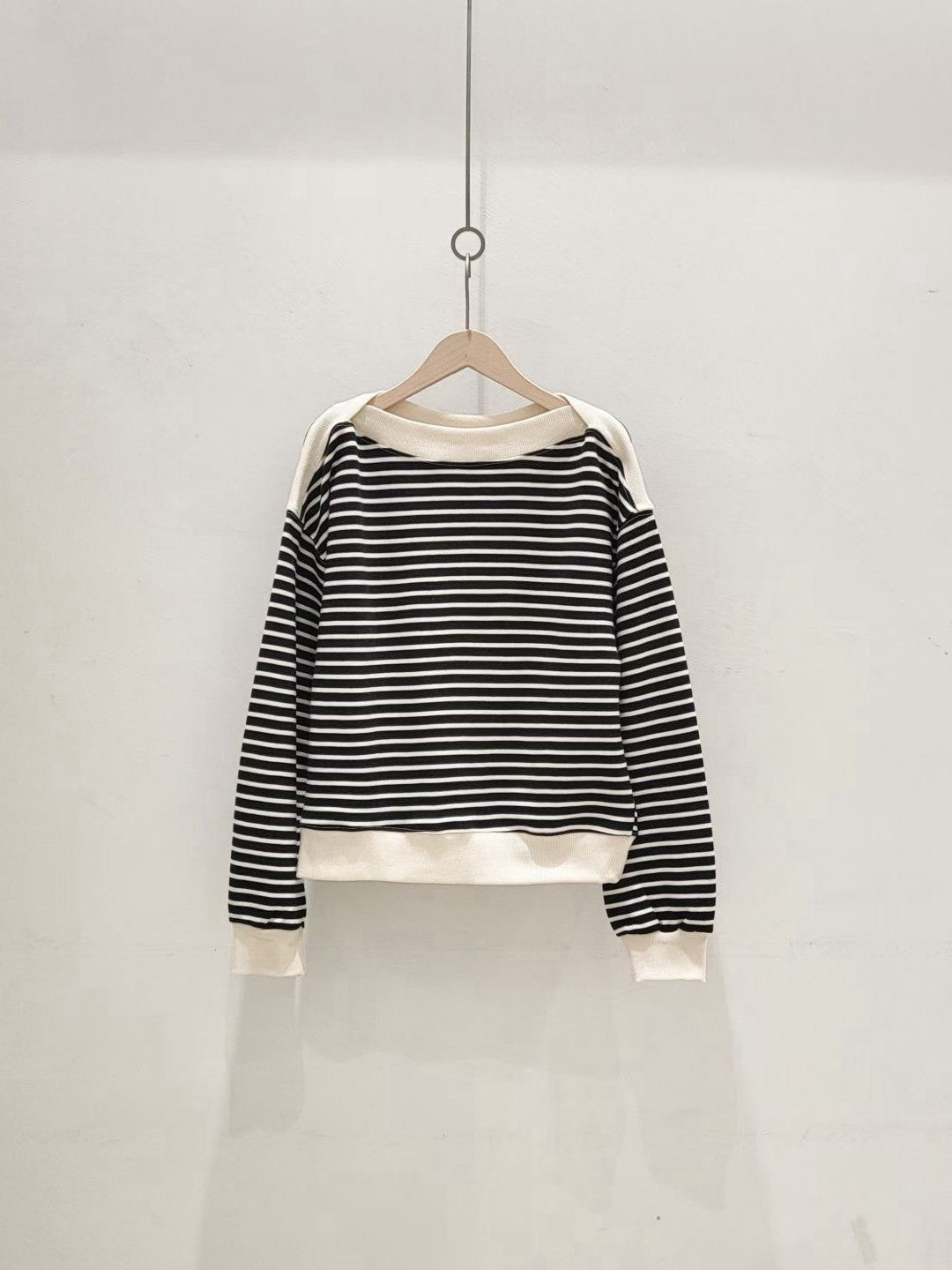 10C115 船型領條紋衛衣