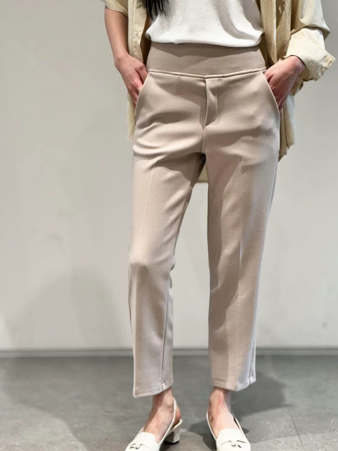 10D202 收腹款彈性小直筒西裝褲