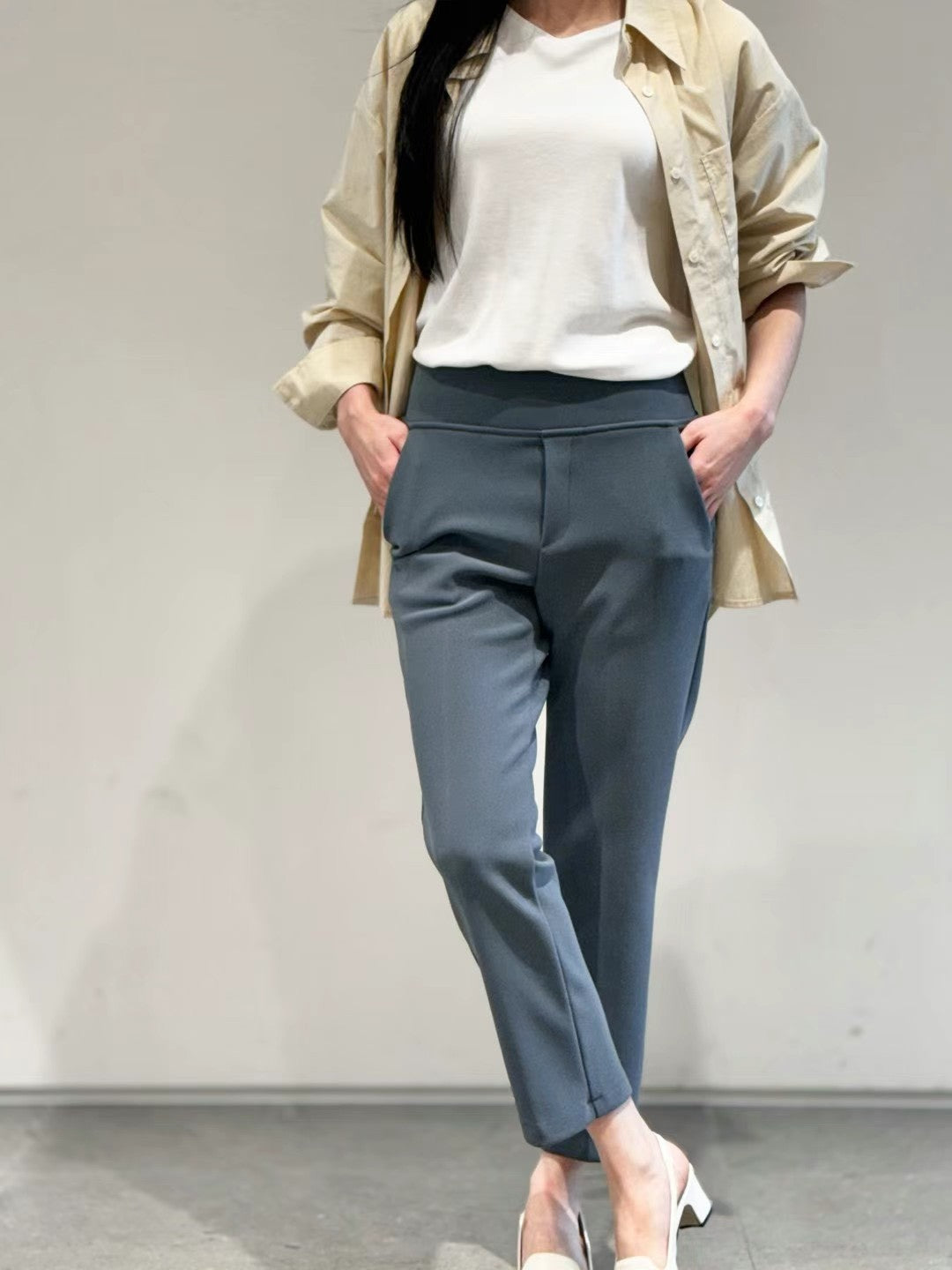 10D202 收腹款彈性小直筒西裝褲