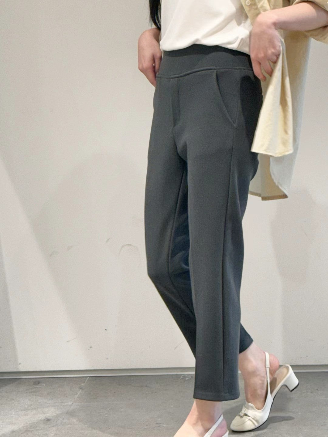 10D202 收腹款彈性小直筒西裝褲