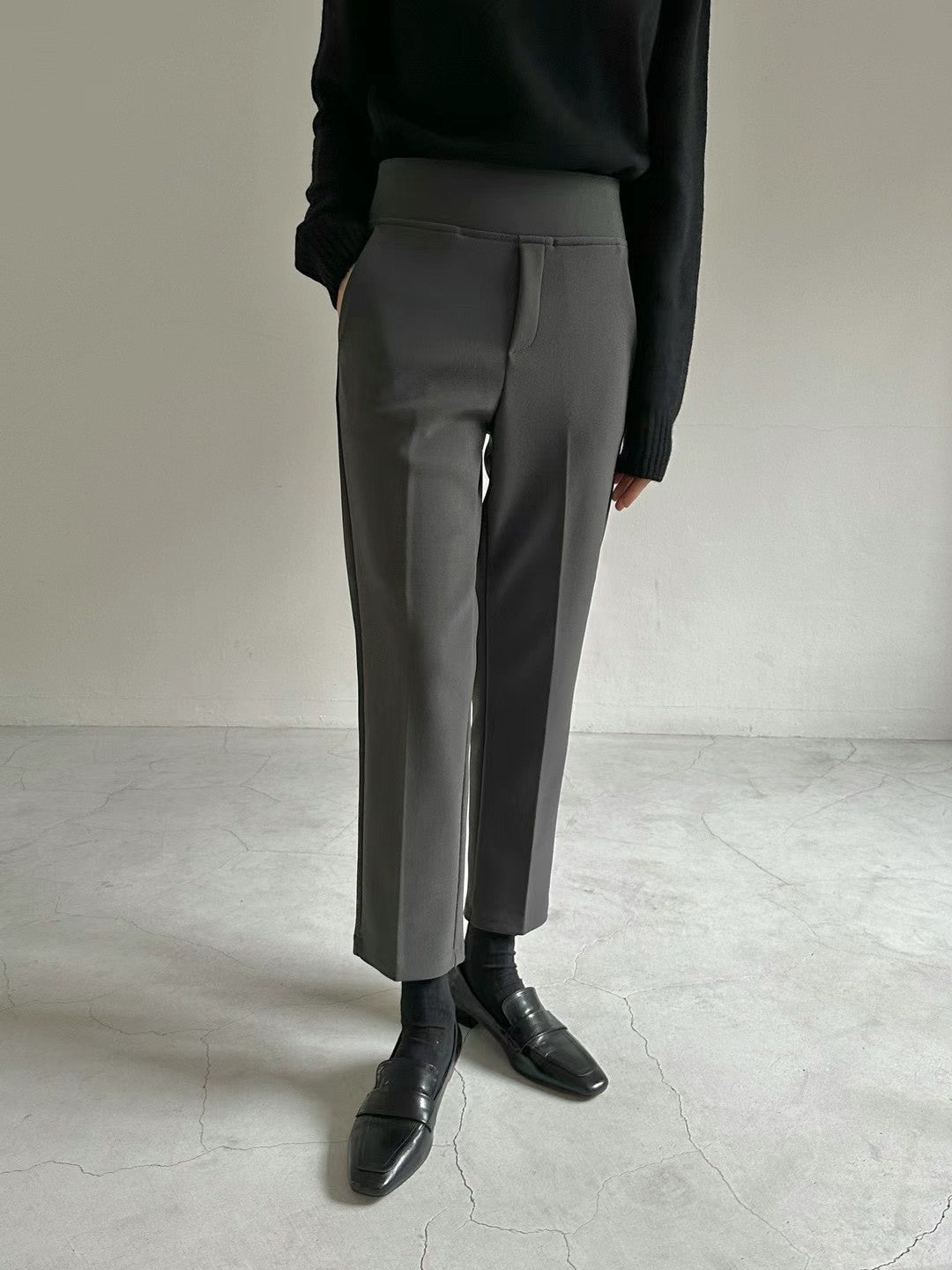 10D202 收腹款彈性小直筒西裝褲