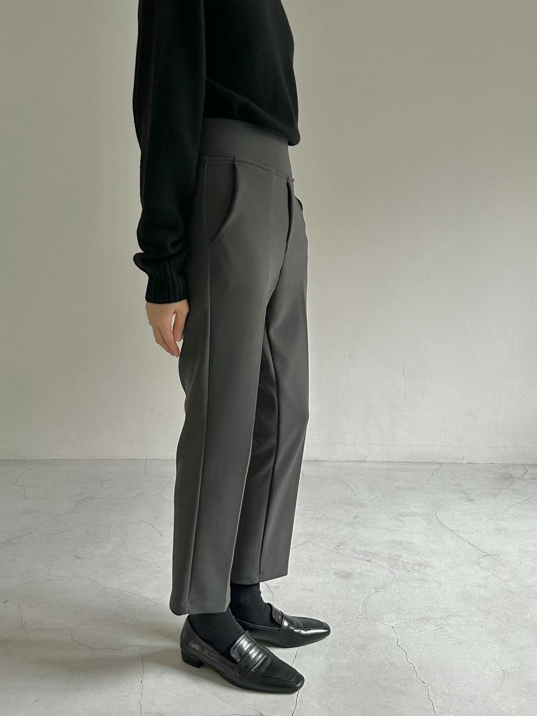 10D202 收腹款彈性小直筒西裝褲