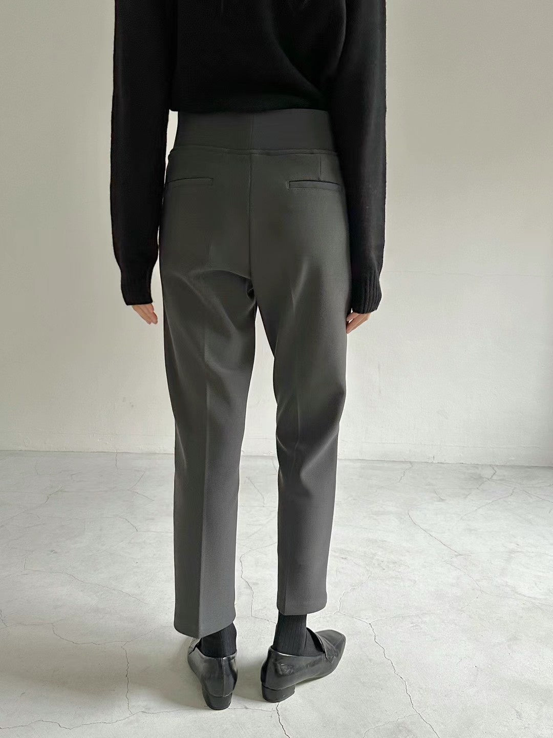 10D202 收腹款彈性小直筒西裝褲