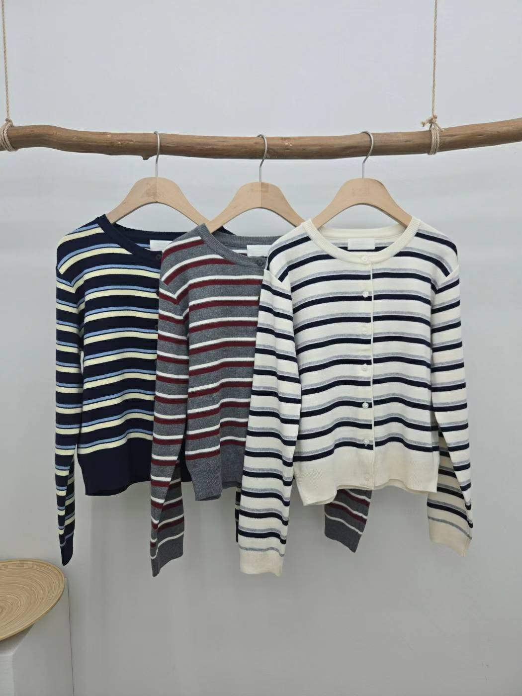 10C201 配色橫條針織外套