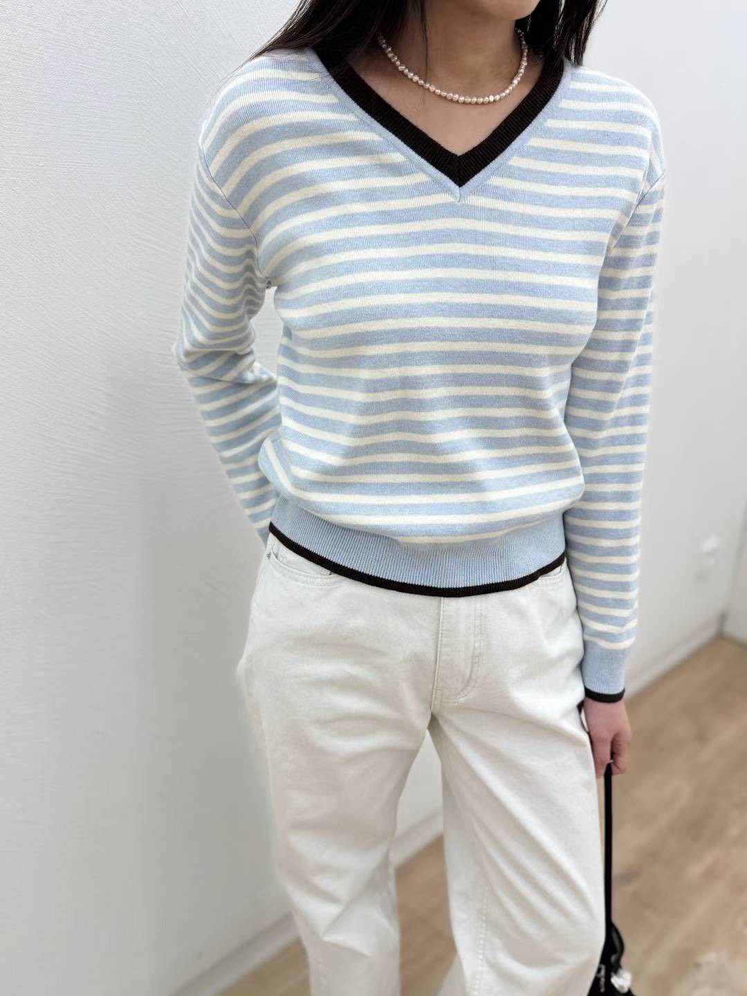10C205 滾邊V領橫條針織衫
