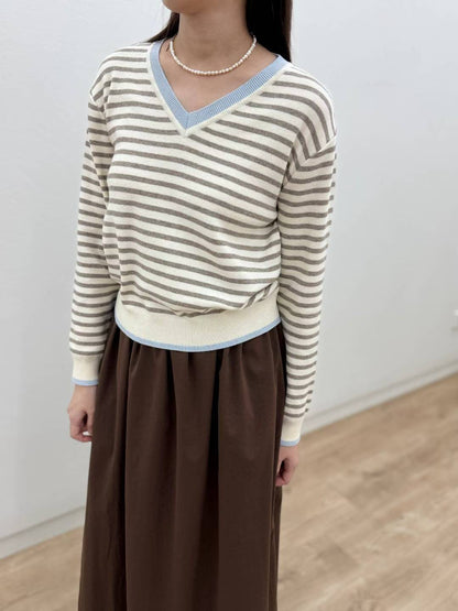 10C205 滾邊V領橫條針織衫