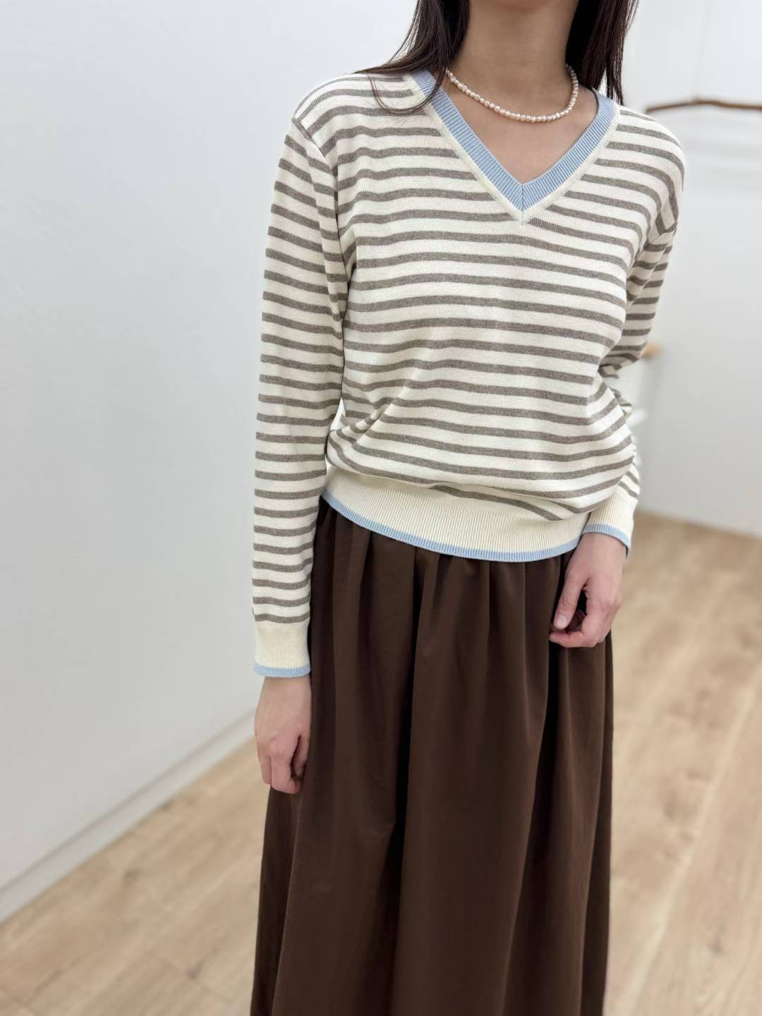 10C205 滾邊V領橫條針織衫