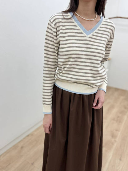 10C205 滾邊V領橫條針織衫