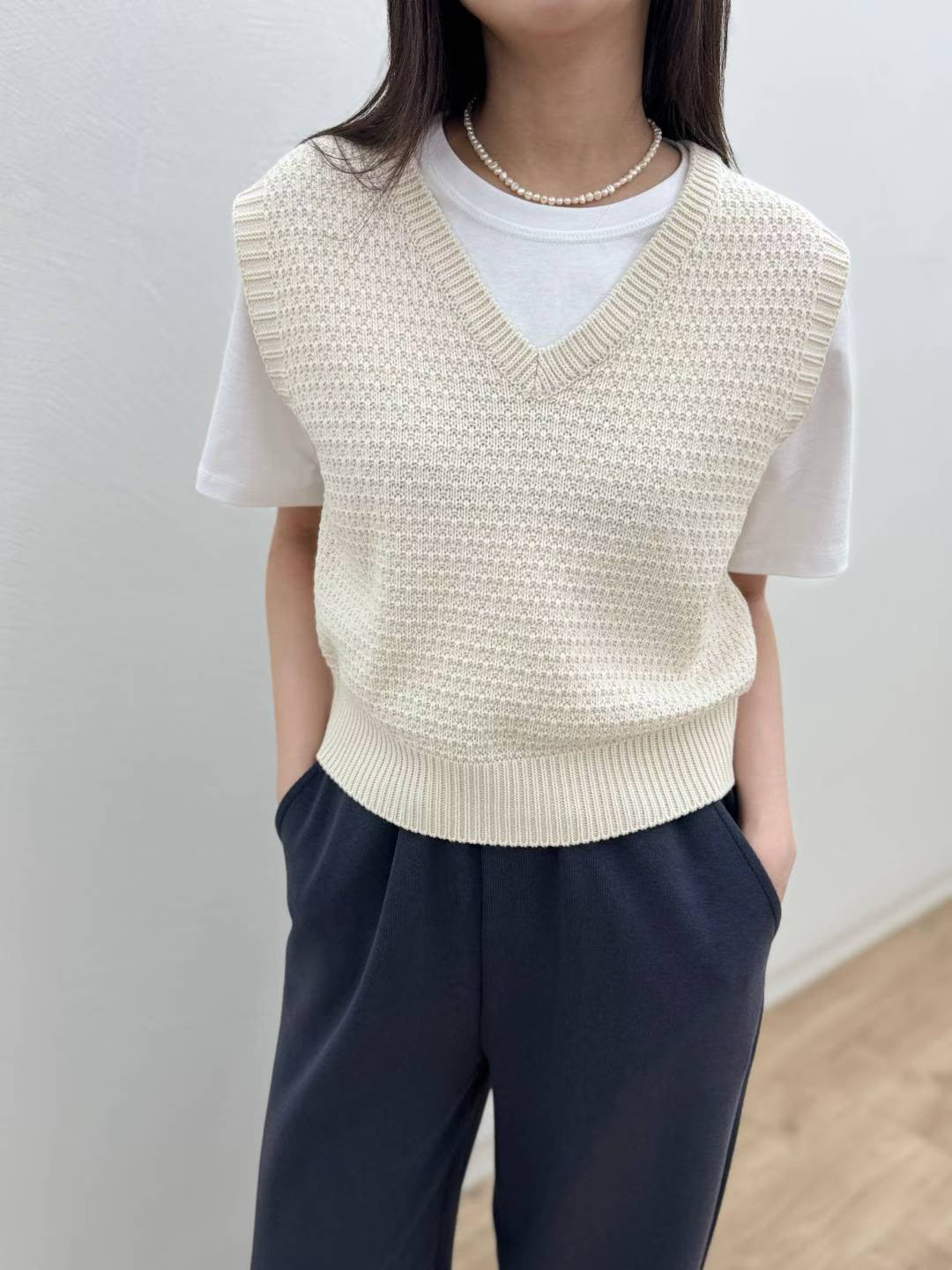 10C217 菱格紋V領針織背心