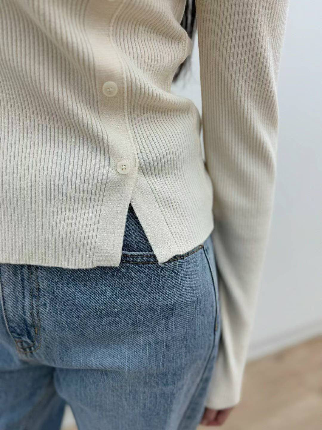 10C207 側排釦螺紋針織衫